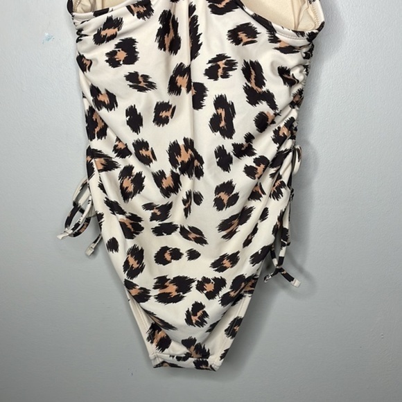 NWT Kona Sol Sz S Cream Leopard Print One Piece Cinched Medium Coverage Swimsuit - Picture 14 of 15